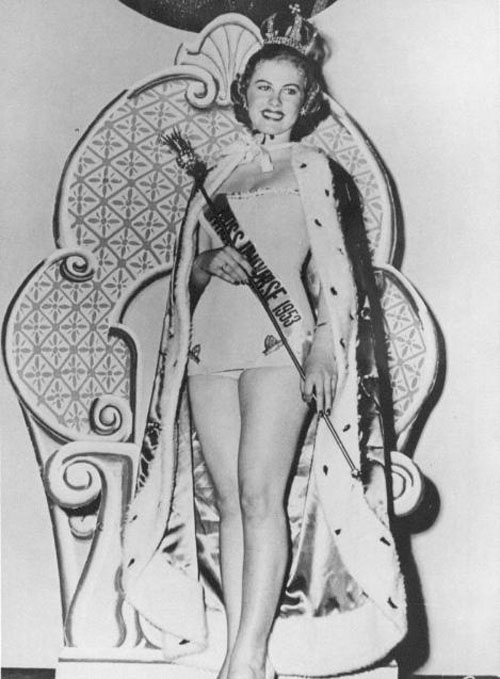 Năm 1952, Armi Helena Kuusela (Phần Lan) đăng quang Hoa hậu hoàn vũ / Miss Universe lần đầu tiên 
